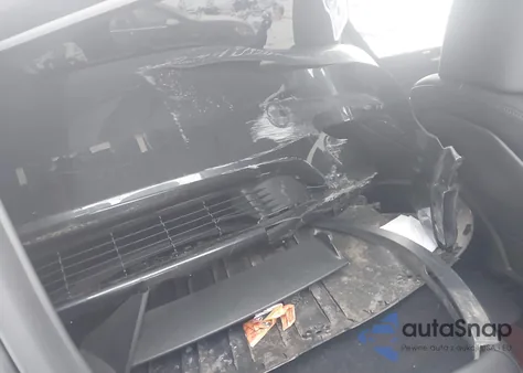 2024 Tesla Model Y Long Range Single Motor Rear-Wheel Drive/Rwd z USA, uszkodzony, nr VIN 7SAYGDED0RF110081